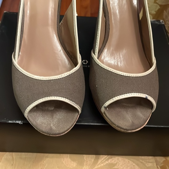 And Taylor wedges one once beige and taupe color small (dry rot) - Picture 4 of 9